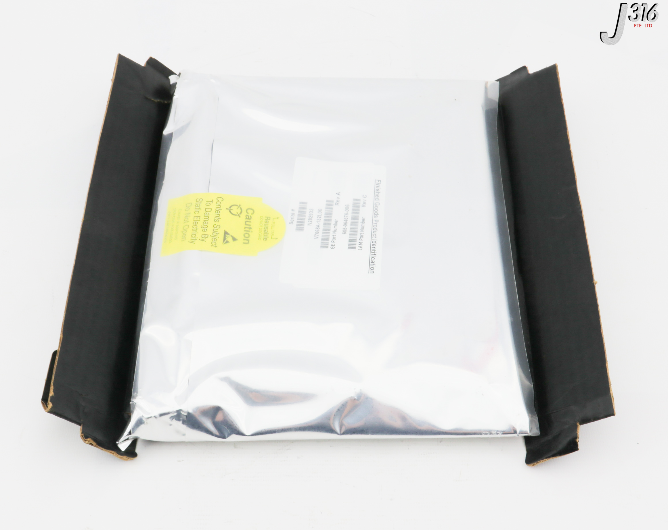 箱 32507 LAM RESEARCH PCB, SINGLE BD COM, V7668A-132L00 (NEW) 605